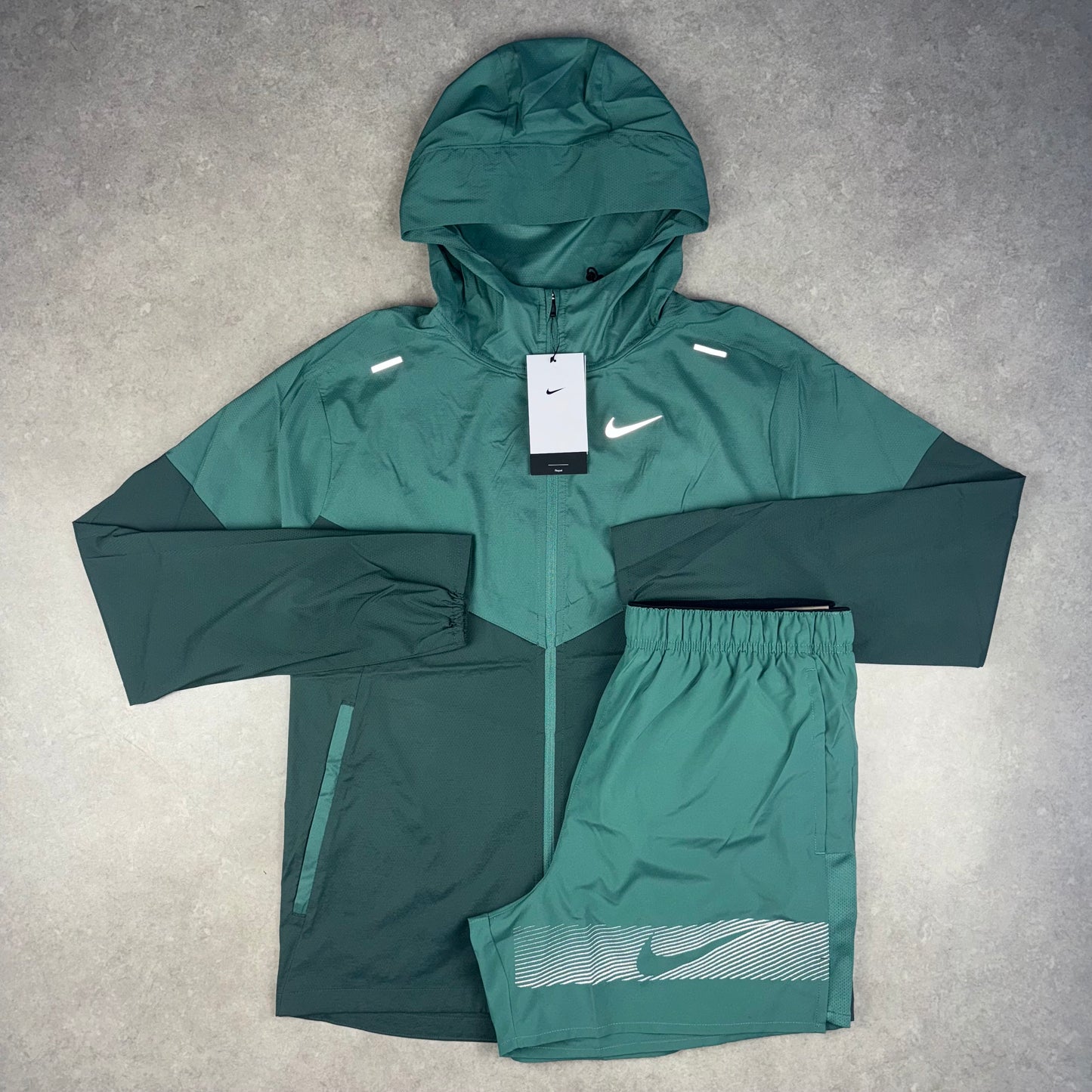 Nike UV Windrunner Set x Flash Challenger Shorts - Vintage/Bicoastal Green
